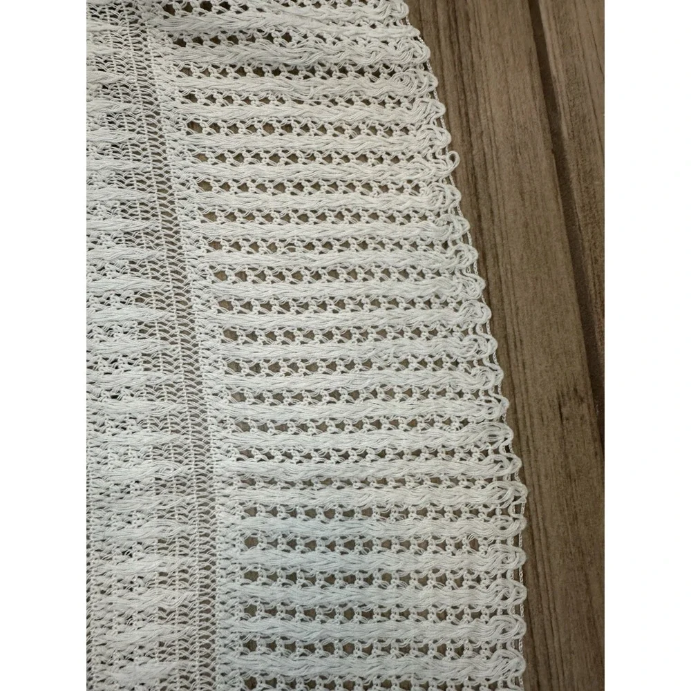 Vintage Handmade Baby Blanket ‎ White With Delicate Pink Flowers